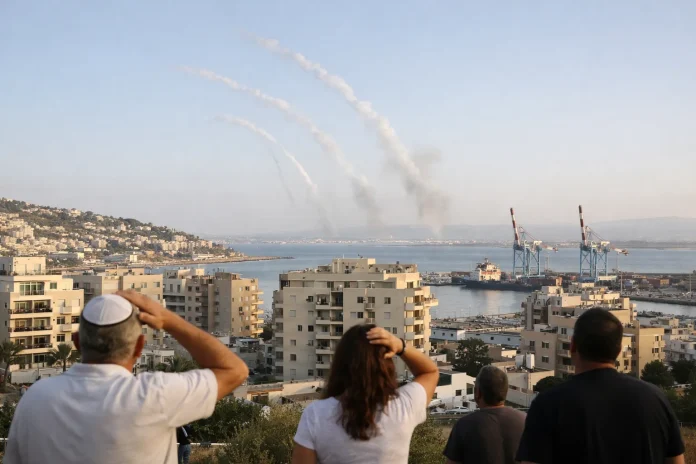 Κλιμάκωση στα βόρεια σύνορα Ισραήλ με νέο μπαράζ της Χεζμπολάχ Επίθεση Χεζμπολάχ στο βόρειο Ισραήλ