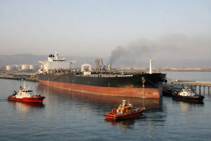 Επίθεση σε δεξαμενόπλοιο στο Ντουμπάι οξύνει την ένταση στον Περσικό επίθεση σε κουβεϊτιανό δεξαμενόπλοιο στο Ντουμπάι