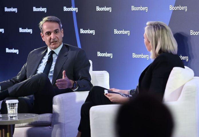 Μητσοτάκης στο Bloomberg: Όχι σε στρατιωτική εμπλοκή, ναι σε οικονομική άμυνα Μητσοτάκης στο Bloomberg: Όχι σε στρατιωτική εμπλοκή, ναι σε οικονομική άμυνα