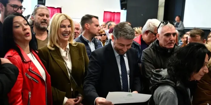 ΠΑΣΟΚ: Πάνω από 150.000 μέλη στις εκλογές συνέδρων – Ισχυρό προβάδισμα για τον Νίκο Ανδρουλάκη ΠΑΣΟΚ: Πάνω από 150.000 μέλη στις εκλογές συνέδρων – Ισχυρό προβάδισμα για τον Νίκο Ανδρουλάκη