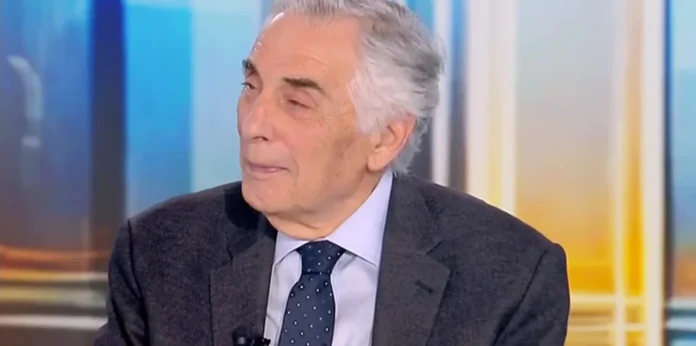 Πελεγρίνης «βλέπει» Τσίπρα σε ρόλο φαντάσματος και άνοδο Ανδρουλάκη Πελεγρίνης «βλέπει» Τσίπρα σε ρόλο φαντάσματος και άνοδο Ανδρουλάκη