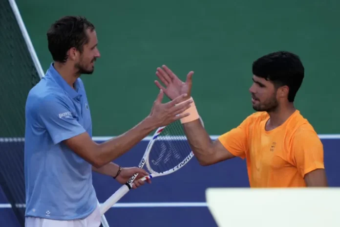 Indian Wells: Ο Μεντβέντεφ σταμάτησε τον Αλκαράθ και κλείδωσε τελικό με Σίνερ Indian Wells: Ο Μεντβέντεφ σταμάτησε τον Αλκαράθ και κλείδωσε τελικό με Σίνερ