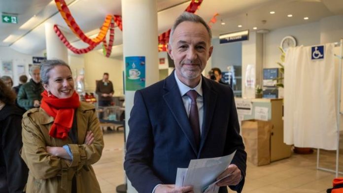 Γαλλία: Ο Εμανουέλ Γκρεγκουάρ αναδεικνύεται νέος δήμαρχος Παρισιού Γαλλία: Ο Εμανουέλ Γκρεγκουάρ αναδεικνύεται νέος δήμαρχος Παρισιού