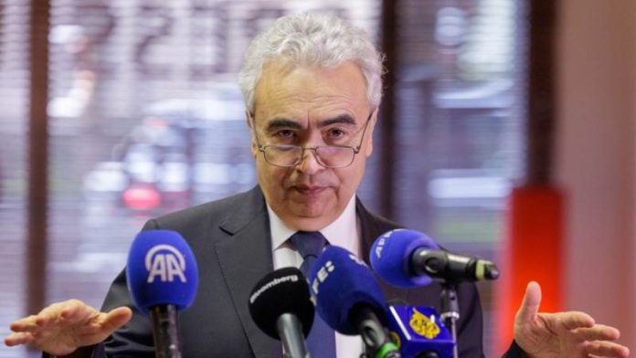 Κομισιόν στηρίζει ιστορική έκτακτη αποδέσμευση πετρελαίου από τον IEA Κομισιόν στηρίζει ιστορική έκτακτη αποδέσμευση πετρελαίου από τον IEA