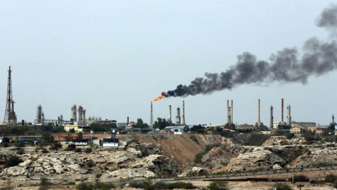 ΗΠΑ πλήττουν το ιρανικό νησί Χαργκ και κλιμακώνουν τον πόλεμο πετρελαίου ΗΠΑ πλήττουν το ιρανικό νησί Χαργκ και κλιμακώνουν τον πόλεμο πετρελαίου