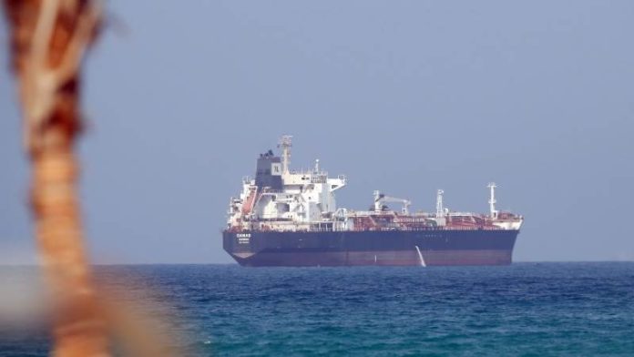 Στενά του Ορμούζ: Εμπορευματοκιβωτιοφόρο χτυπήθηκε – κλιμάκωση ρίσκου για όλη τη ναυτιλία Στενά του Ορμούζ: Εμπορευματοκιβωτιοφόρο χτυπήθηκε – κλιμάκωση ρίσκου για όλη τη ναυτιλία
