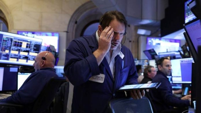 Wall Street: Άνοιγμα σε ελεύθερη πτώση – Dow -1.000 μονάδες καθώς το πετρέλαιο ξαναφουντώνει και ο πόλεμος δείχνει διάρκεια Wall Street: Άνοιγμα σε ελεύθερη πτώση – Dow -1.000 μονάδες καθώς το πετρέλαιο ξαναφουντώνει και ο πόλεμος δείχνει διάρκεια