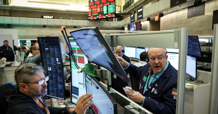 ΗΠΑ: Ράλι στη Wall Street καθώς καταρρέει η τιμή του πετρελαίου ΗΠΑ: Ράλι στη Wall Street καθώς καταρρέει η τιμή του πετρελαίου