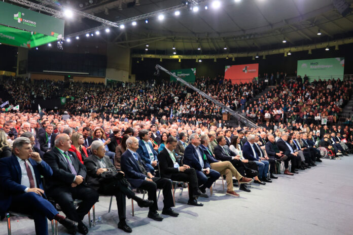 Συνέδριο ΠΑΣΟΚ: Ομόφωνο «όχι» στη ΝΔ, με αιχμές και ενωτικό τόνο Συνέδριο ΠΑΣΟΚ: Ομόφωνο «όχι» στη ΝΔ, με αιχμές και ενωτικό τόνο