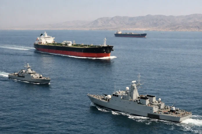 ΗΠΑ: Ο Τραμπ απειλεί με βύθιση ιρανικών σκαφών στα Στενά Ορμούζ Τραμπ Χορμούζ