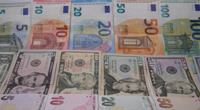 Δολάριο: +1% έναντι ευρώ λόγω Ιράν – το EUR/USD υποχωρεί προς 1,1590 καθώς «γράφει» ενεργειακό πληθωρισμό Δολάριο: +1% έναντι ευρώ λόγω Ιράν – το EUR/USD υποχωρεί προς 1,1590 καθώς «γράφει» ενεργειακό πληθωρισμό