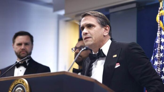 Donald Trump OR Τραμπ Todd Blanche OR Τοντ Μπλανς White House OR Λευκός Οίκος epithesi OR επίθεση enoplos OR ένοπλος