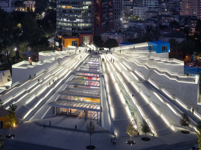 Το ολλανδικό γραφείο MVRDV σχεδιάζει νέο αθλητικό ορόσημο στα Τίρανα Το ολλανδικό γραφείο MVRDV σχεδιάζει νέο αθλητικό ορόσημο στα Τίρανα