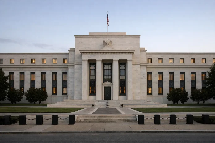 ΗΠΑ: Η Fed διατηρεί αμετάβλητα τα επιτόκια στο 3,50%-3,75% Fed επιτόκια 3,50%-3,75%