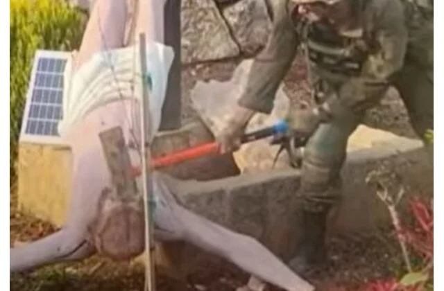 Ισραηλινός στρατιώτης συντρίβει άγαλμα Ιησού και πυροδοτεί διπλωματική κρίση Ισραηλινός στρατιώτης συντρίβει άγαλμα Ιησού και πυροδοτεί διπλωματική κρίση