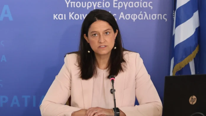 Σκληρή επίθεση Υπουργείου Εργασίας στην πρόταση ΠΑΣΟΚ για τετραήμερη εργασία Σκληρή επίθεση Υπουργείου Εργασίας στην πρόταση ΠΑΣΟΚ για τετραήμερη εργασία