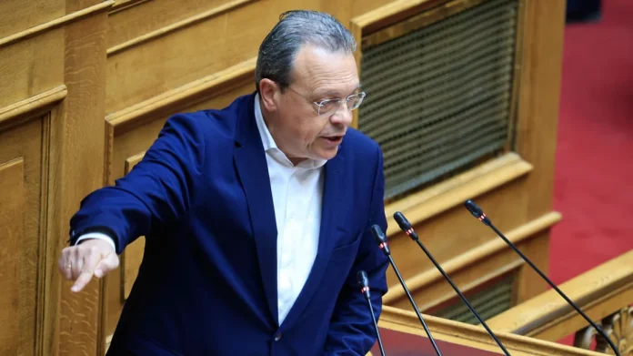 Φάμελλος ζητά εκλογές και πρόταση δυσπιστίας κατά κυβέρνησης Φάμελλος ζητά εκλογές και πρόταση δυσπιστίας κατά κυβέρνησης