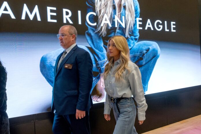 Ηθοποιός του Euphoria εκτοξεύει ξανά τη μετοχή της American Eagle Ηθοποιός του Euphoria εκτοξεύει ξανά τη μετοχή της American Eagle