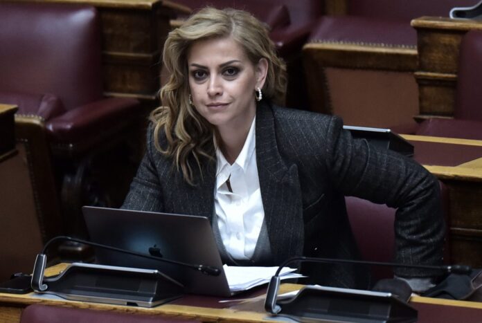 Αντιπαράθεση Χρηστίδου – Μπακογιάννη για τον πασχαλινό οβελία στα social media Αντιπαράθεση Χρηστίδου – Μπακογιάννη για τον πασχαλινό οβελία στα social media