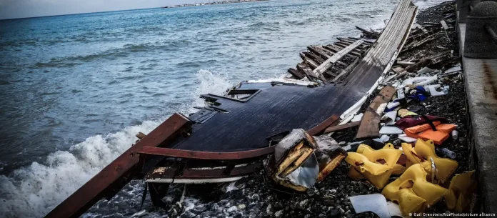 Τουρκία: Ναυάγιο με μετανάστες στο Αιγαίο αφήνει 18 νεκρούς Τουρκία: Ναυάγιο με μετανάστες στο Αιγαίο αφήνει 18 νεκρούς