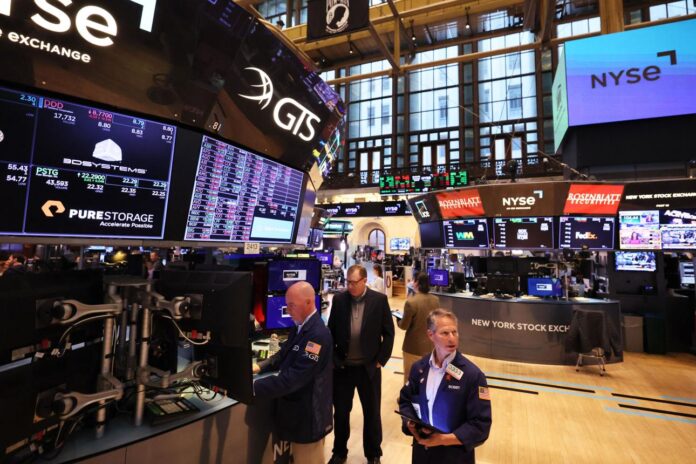 Wall Street σε στάση αναμονής υπό τη σκιά της κρίσης με Ιράν Wall Street σε στάση αναμονής υπό τη σκιά της κρίσης με Ιράν