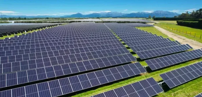 ΔΕΗ επενδύει 2,13 GW σε φωτοβολταϊκά, αλλάζει ο χάρτης της Δυτικής Μακεδονίας ΔΕΗ επενδύει 2,13 GW σε φωτοβολταϊκά, αλλάζει ο χάρτης της Δυτικής Μακεδονίας