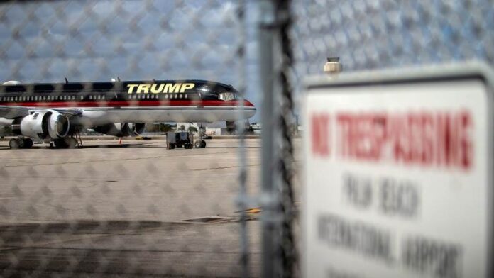 ΗΠΑ: Νέο λογότυπο για το αεροδρόμιο Donald J. Trump στη Φλόριντα Donald Trump OR Ντόναλντ Τραμπ, Eric Trump OR Έρικ Τραμπ, Ron DeSantis OR Ρον ΝτεΣάντις, Palm Beach International Airport, Donald J. Trump International Airport