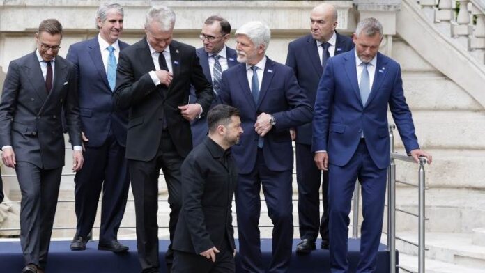 Ζελένσκι: «Συγκεκριμένα αποτελέσματα» από τη Σύνοδο του Βουκουρεστίου 9 Βολοντίμιρ Ζελένσκι OR Volodymyr Zelensky OR Ζελένσκι Ουκρανία OR Ukraine OR Oukrania Bucharest Nine OR Βουκουρέστι 9