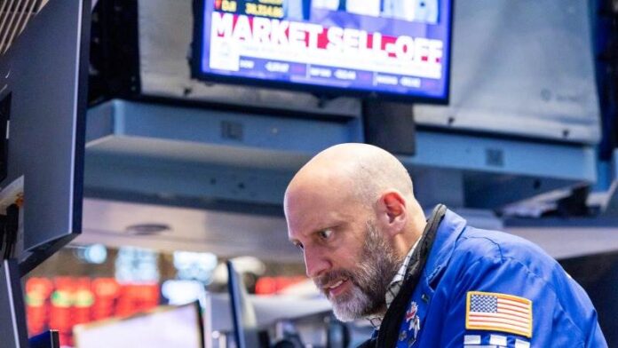 ΗΠΑ: Βίαιη διόρθωση στη Wall Street μετά το ράλι της AI Wall Street OR Dow Jones