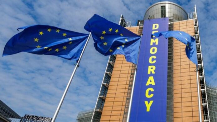 ΕΕ καλεί Ρωσία για εξηγήσεις μετά τις προειδοποιήσεις αποχώρησης από Κίεβο European Union OR Ευρωπαϊκή Ένωση Ρωσία Ουκρανία Kievo OR Κίεβο
