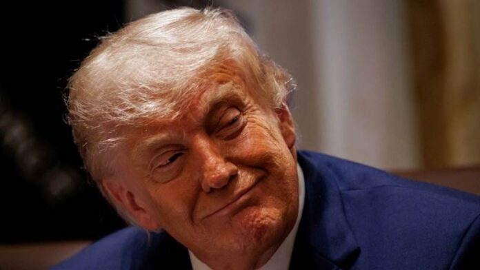 Trump OR Τραμπ OR Donald Trump OR Ντόναλντ Τραμπ
