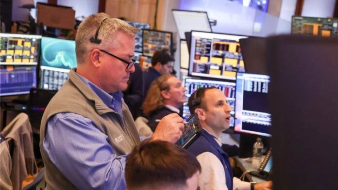 ΗΠΑ: Ο Dow ενισχύεται με φόντο Ιράν και άλμα της Dell Dow Jones OR Wall Street OR ΗΠΑ αγορές