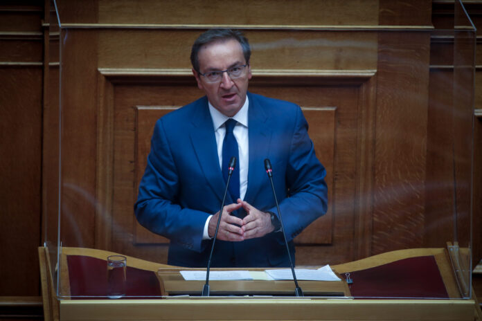Τετράμηνη ανάκριση για βουλευτές: Πέρασε η ρύθμιση στη Βουλή Τετράμηνη ανάκριση για βουλευτές: Πέρασε η ρύθμιση στη Βουλή