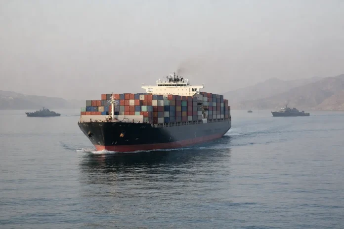 Επίθεση σε πλοίο της CMA CGM στα Στενά Ορμούζ κλιμακώνει την ένταση επίθεση σε πλοίο της CMA CGM στα Στενά του Ορμούζ
