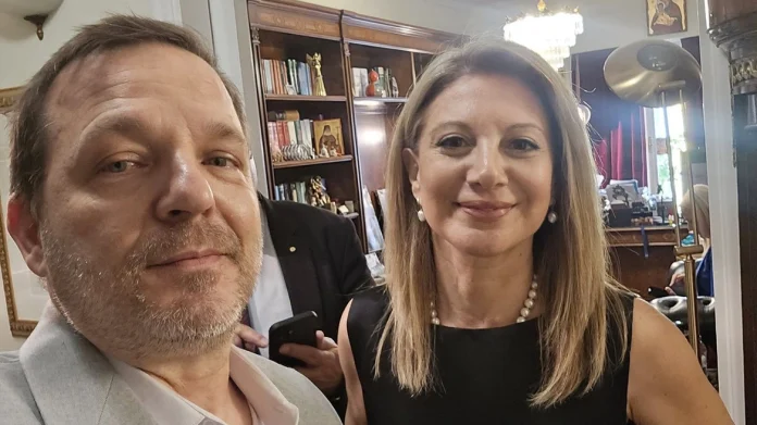 Το πρόσωπο–γέφυρα Ρωσίας–Ελλάδας γύρω από το κόμμα Καρυστιανού Το πρόσωπο–γέφυρα Ρωσίας–Ελλάδας γύρω από το κόμμα Καρυστιανού