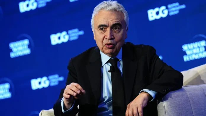 Πετρέλαιο: Προειδοποίηση «κόκκινης ζώνης» από τον Διεθνής Οργανισμός Ενέργειας – Τα αποθέματα εξαντλούνται Πετρέλαιο: Προειδοποίηση «κόκκινης ζώνης» από τον Διεθνής Οργανισμός Ενέργειας – Τα αποθέματα εξαντλούνται