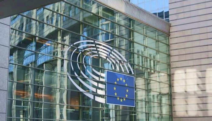 ΕΕ: Ευρωκοινοβούλιο εγκρίνει νέα εμπορική συμφωνία με ΗΠΑ εμπορική συμφωνία ΕΕ ΗΠΑ