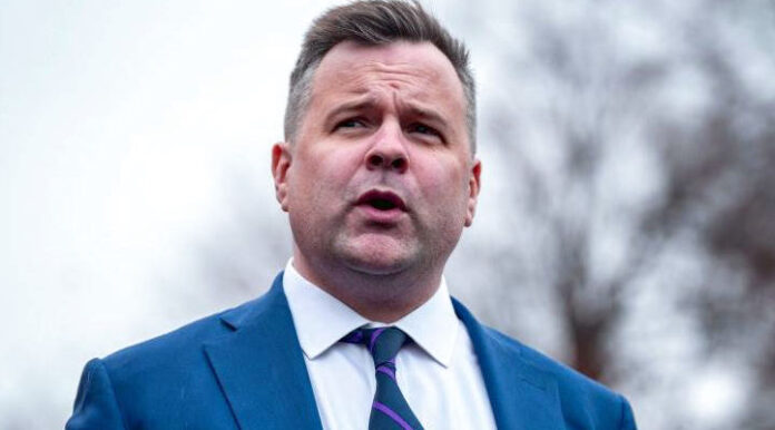 Ντόναλντ Τραμπ OR Donald Trump, Μπιλ Πάλτ OR Bill Pulte