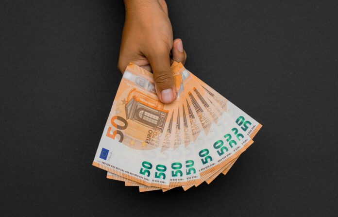 Κυβέρνηση αυξάνει στα 1.600 ευρώ το όριο ακατάσχετου λογαριασμού ακατάσχετος λογαριασμός, ακατάσχετος logariasmos, ληξιπρόθεσμα χρέη, ofeiles dimosio, AADE