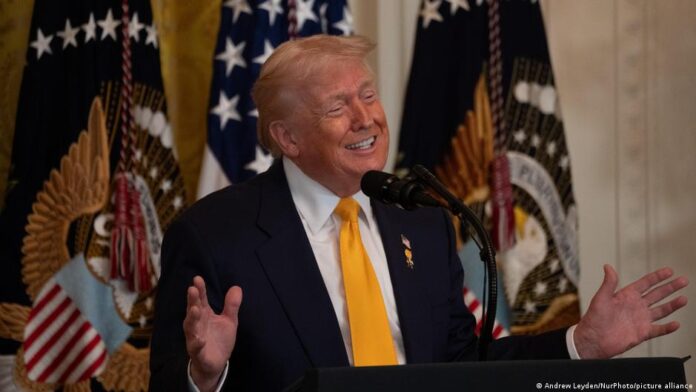 Trump OR Τραμπ ΗΠΑ δασμοί Κίνα ΕΕ