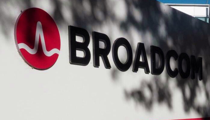 Broadcom εκτοξεύει έσοδα με AI chips αλλά απογοητεύει στο λογισμικό Broadcom OR Μπροντκομ Hock Tan OR Χοκ Ταν