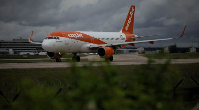 EasyJet απορρίπτει τριπλή πρόταση εξαγοράς από την Castlelake εξαγορά easyJet