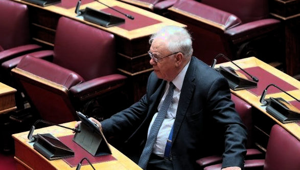 Ο Γιάννης Δραγασάκης ορκίζεται βουλευτής και προαναγγέλλει ανεξαρτητοποίηση Γιάννης Δραγασάκης OR Giannis Dragasakis, Έφη Αχτσιόγλου OR Efi Achtsioglou, ΣΥΡΙΖΑ-ΠΣ OR SYRIZA-PS