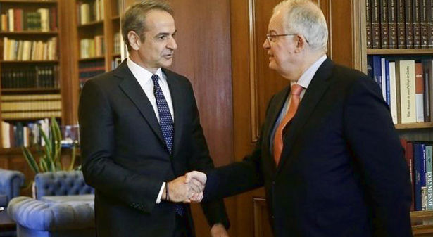 Ο Μητσοτάκης ενημερώνει τον Τασούλα στο Προεδρικό Μέγαρο μηνιαίες ενημερώσεις