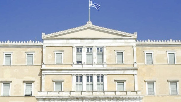 Αντιπαράθεση στη Βουλή για κόκκινα δάνεια και νόμο Κατσέλη κόκκινα δάνεια