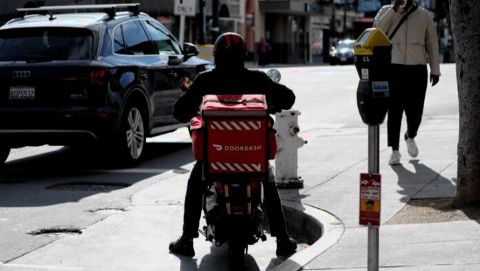 DoorDash κερδίζει άνοδο στο ταμπλό με αιχμή την τεχνητή νοημοσύνη μετοχή DoorDash