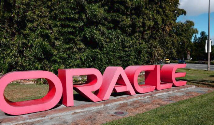 Oracle: Βουτιά 10% στη μετοχή μετά την έκρηξη επενδύσεων μετοχή Oracle