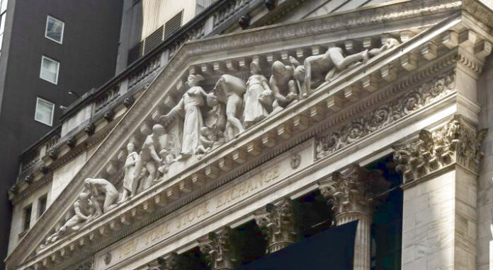 Wall Street OR Γουόλ Στριτ, Iran OR Ιράν, Trump OR Τραμπ, EUR/USD, Dow Jones, Nasdaq
