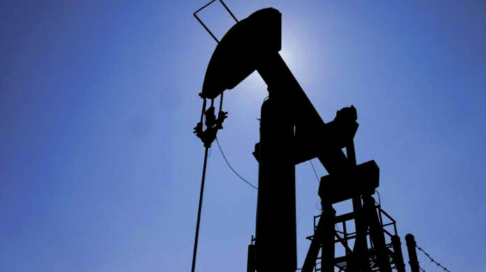 IEA προειδοποιεί για μείωση προσφοράς πετρελαίου και νέα ισορροπία παγκόσμια αγορά πετρελαίου