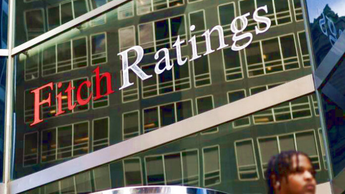 Fitch Ratings OR Fitch παγκόσμια ανάπτυξη OR global growth Fitch ΗΠΑ OR USA Ιράν OR Iran Κίνα OR China